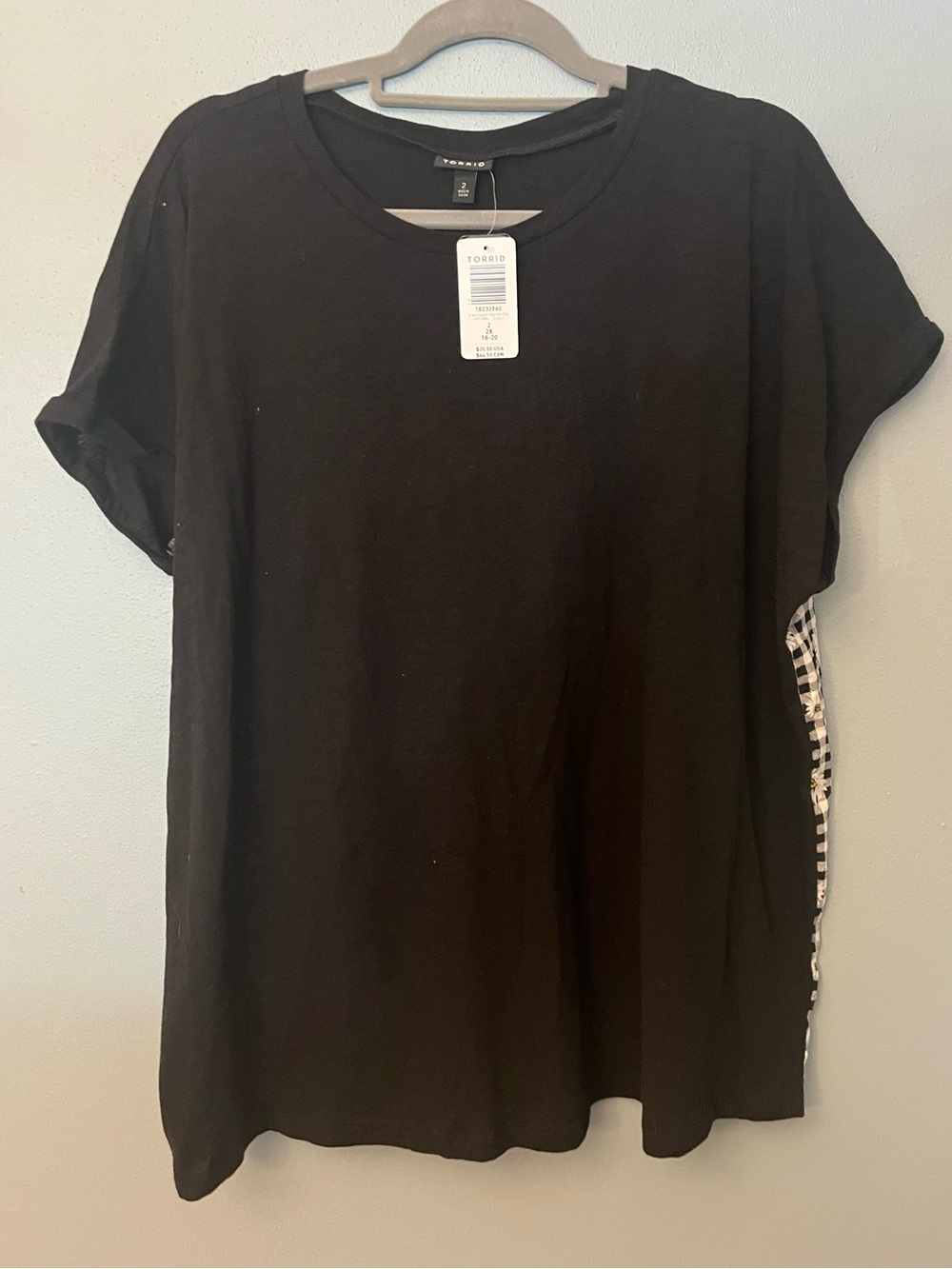 NWT Torrid Short Sleeve Tee with Daisy Accent
